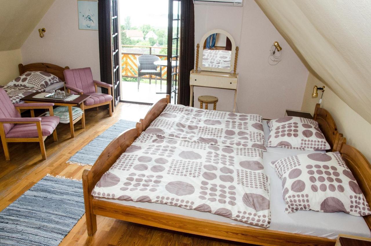 Pigal Panzio Bed & Breakfast Badacsonyors Bagian luar foto